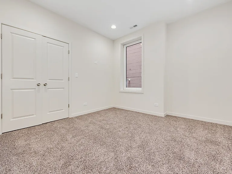 2824 W Van Buren St #302 — Photo 16