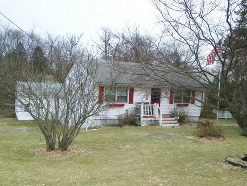 2nd image of 15 Pondfield Rd