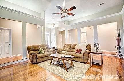 Bright Open Living Space
						:
						Stunning wood floors, high ceilings and indirect lighting make the living space.