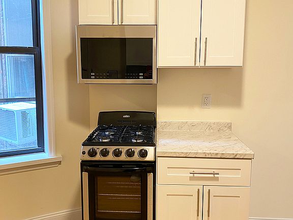4th image of 117 Christopher St #17