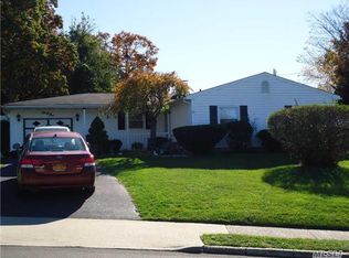 41 Arrow St, Selden, NY 11784