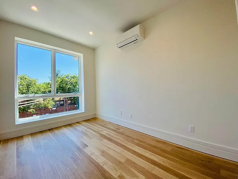 736 Fenimore St #2R — Photo 2