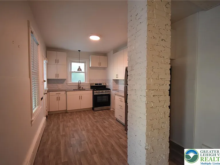 204 N 9th St — Photo 13