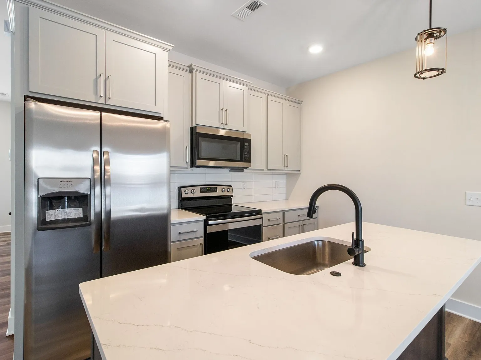 160 Excell — Photo 3