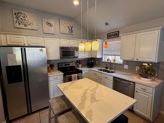 3rd image of 1503 Lincoln Dr