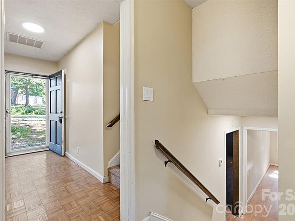 3rd image of 609 Old Farm Rd