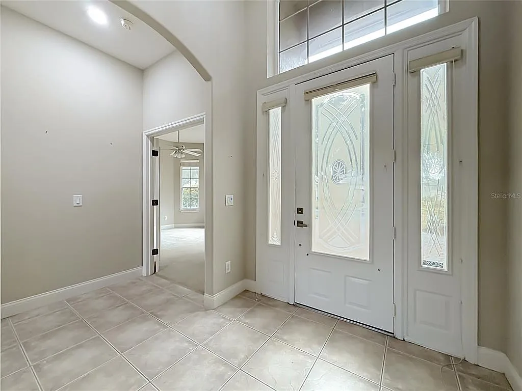 3 bed, 3.0 bath, 2633 sqft, $3,800 — Photo 3