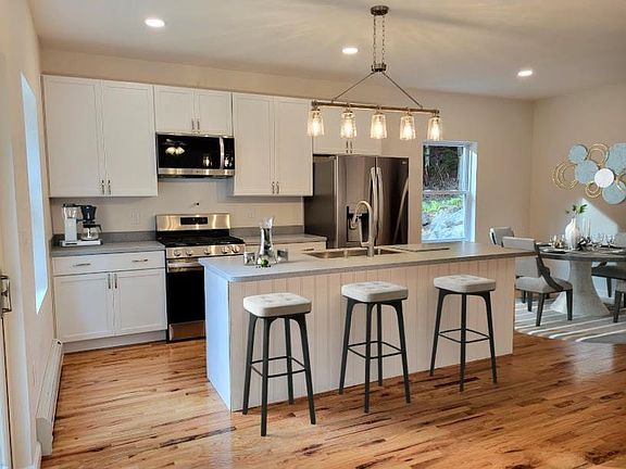 4th image of 56 Huntington Drive