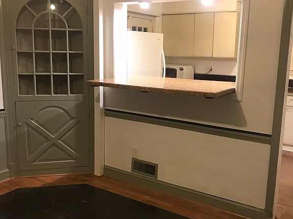 kitchen to dining room