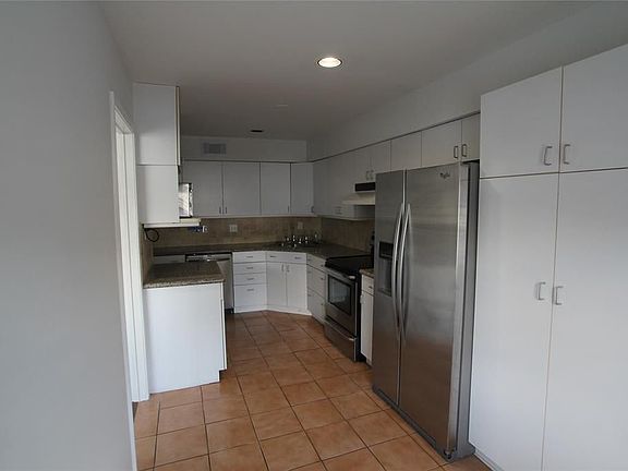 3rd image of 463 N Post Oak Ln #463