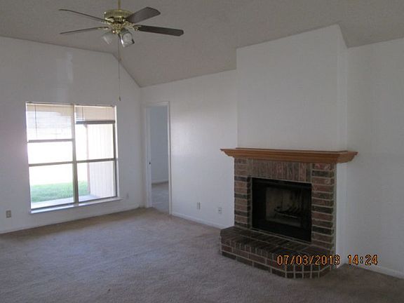 3rd image of 801 Lisa Ln