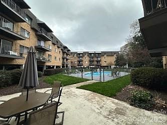 3rd image of 1323 Queens Rd Unit 313