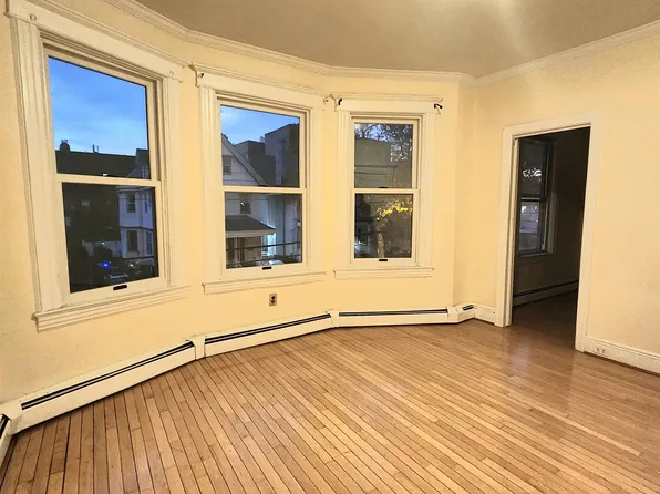 122 Jewett Avenue image 6 of 16