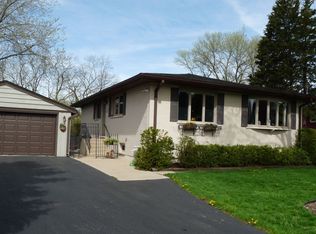 906 S Cook St, Barrington, IL 60010