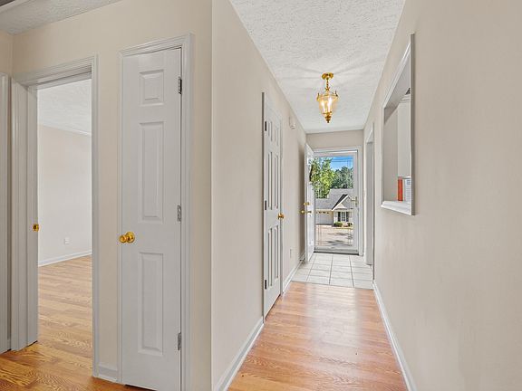 4th image of 310 Southbank Dr