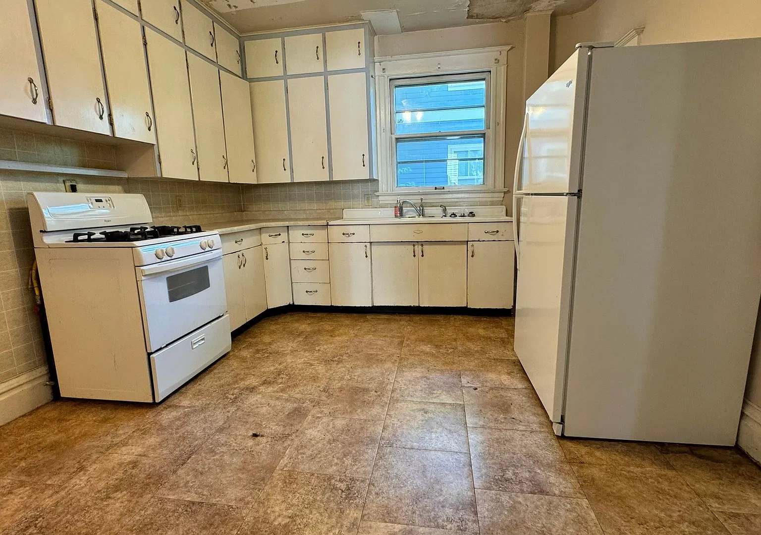 $2,300 | 4 Bedroom, 2 Bathroom Multi Floor House | Cat Friendly* | Available for August 1st, 2027... — Photo 4