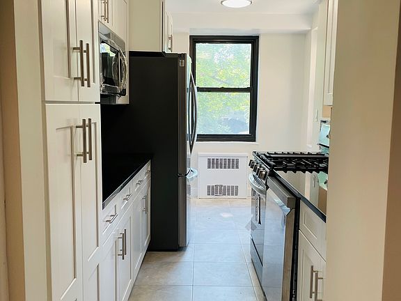3rd image of 3103 Fairfield Ave APT 4E