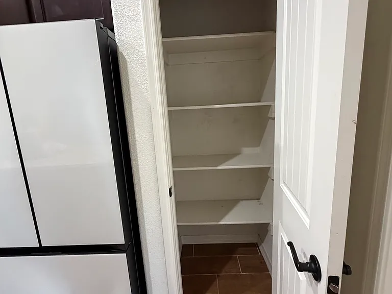 2627 S 18th Dr — Photo 15