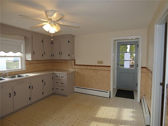 4th image of 55 Holland St