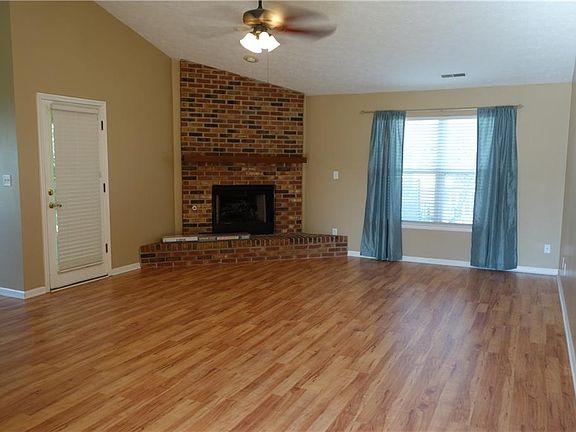 3rd image of 11508 Cherry Blossom Dr E