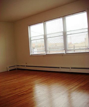 3rd image of 5400 N Kedzie Ave APT 2D