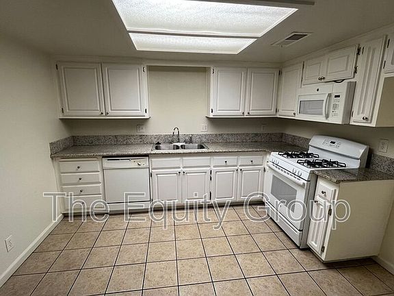 3rd image of 4050 W Meadow Ave