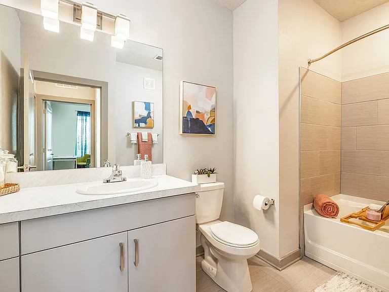 Madison Pointe Apartments — Photo 8