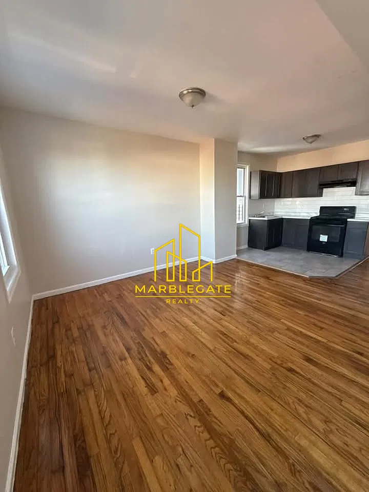 3 bed, 1.5 bath, 1050 sqft, $1,995 — Photo 3