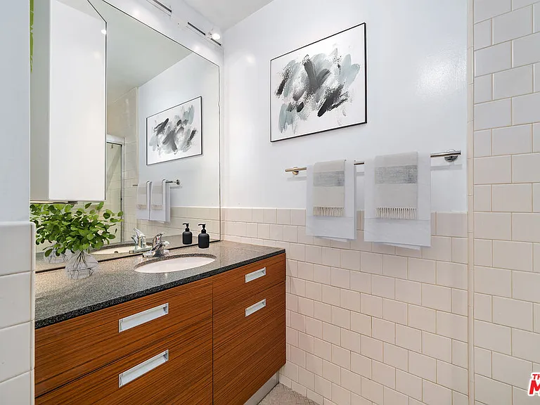 738 S Los Angeles St #305 — Photo 14