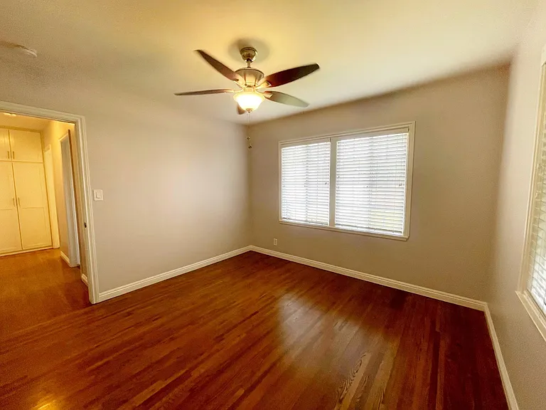 5736 Kester Ave — Photo 13