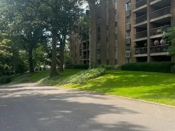 201 Grant St APT 401, Sewickley, PA 15143