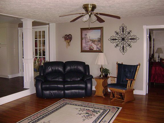 hardwood floors, ceiling fan/light