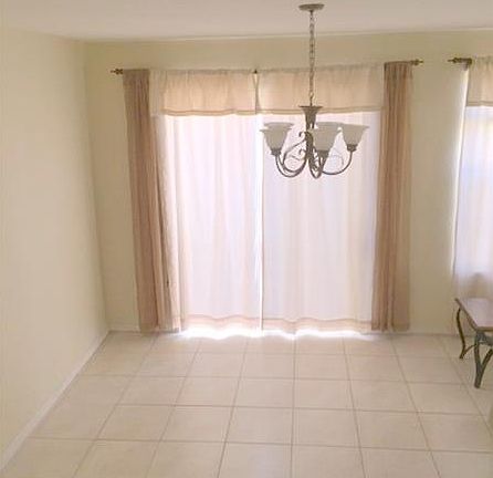 5th image of 10561 NW 51st St