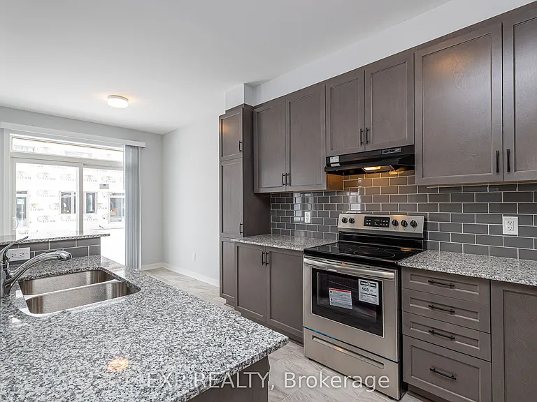 218 Ormiston Cres — Photo 9