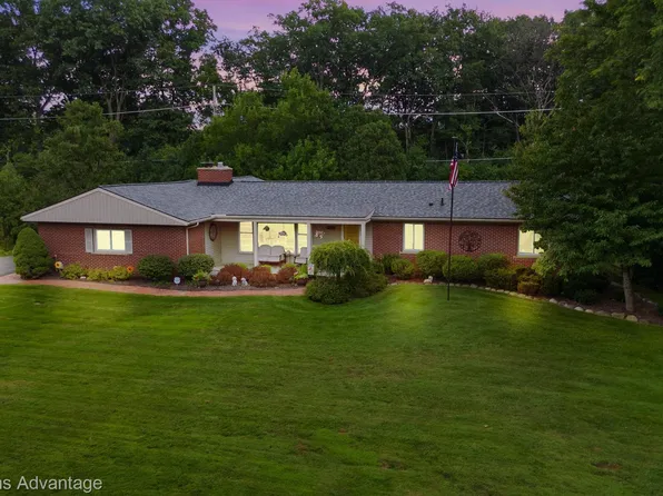 21800 Connemara Dr, Northville, MI 48167