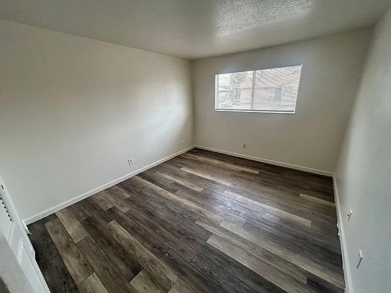 610 E Pine St — Photo 6
