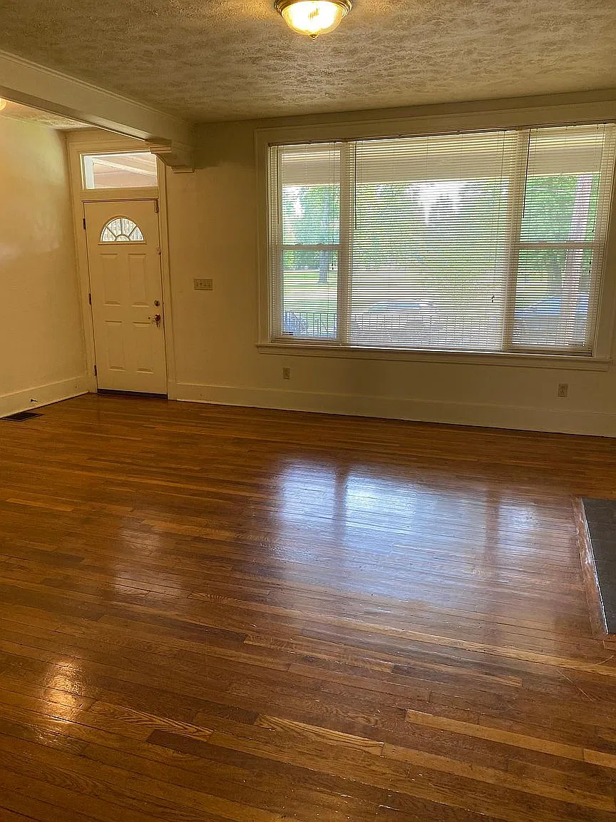 3 bed, 1.5 bath, $1,800 — Photo 4