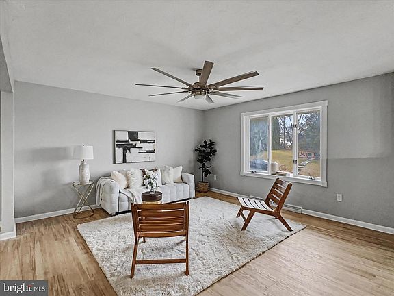 5th image of 1360 Breezeview Dr