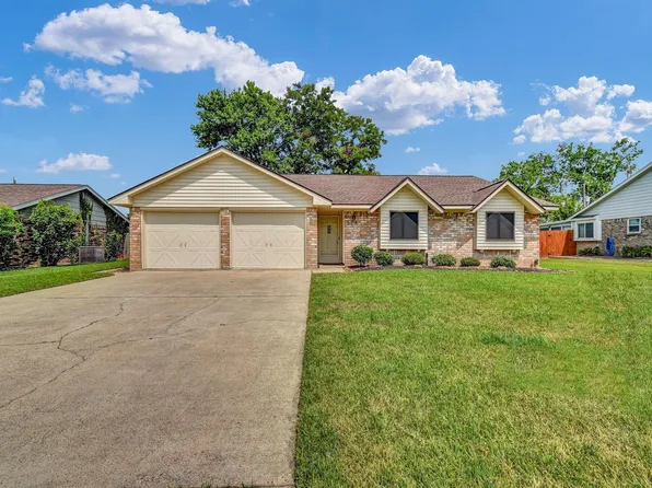 528 Daffodil St, Lake Jackson, TX 77566