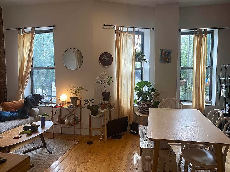 1st image of 16 Saint Andrews Pl #2