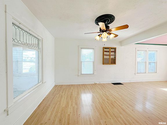 3rd image of 1116 E Virginia Ave