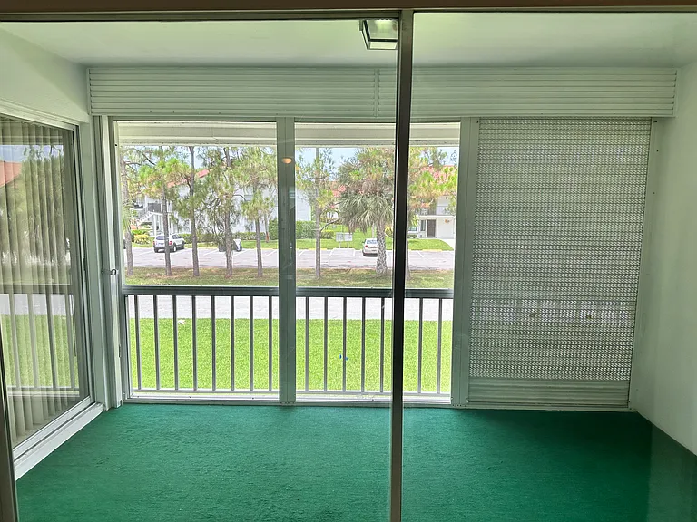 300 Valley Stream Dr #11A — Photo 10