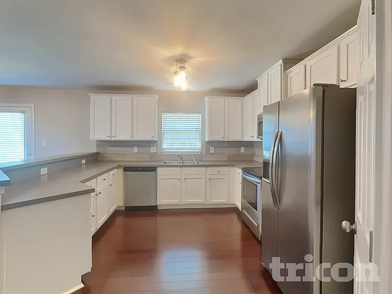 7392 Hoffner Dr — Photo 4