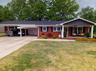 142 Glenwood St, Bruceton, TN 38317