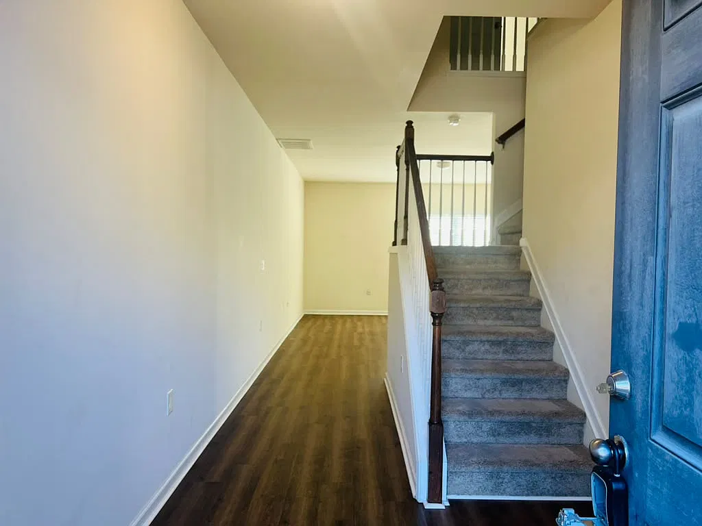 3 bed, 2.5 bath, 1776 sqft, $2,100 — Photo 3