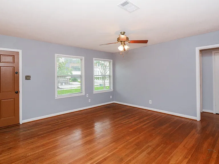 5227 Maple St — Photo 3