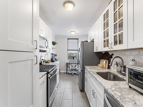 4th image of 472 Gramatan Avenue Bldg 6, Unit BB4