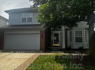 3189 Silverbrook Dr, Rochester, MI 48306