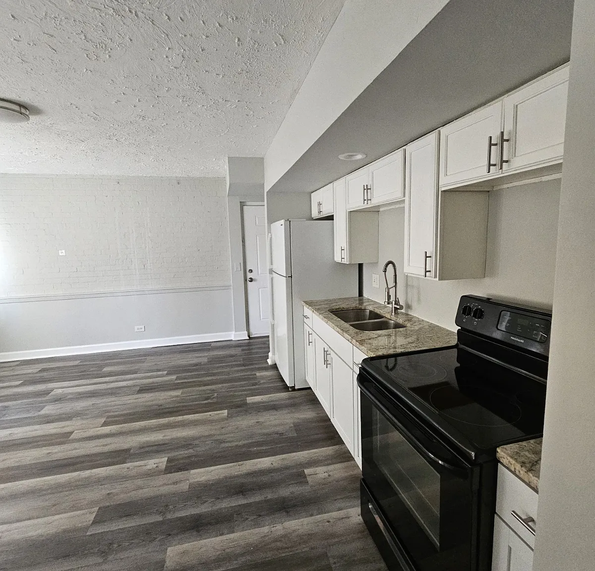 1 bed, 700 sqft, $1,350 — Photo 2