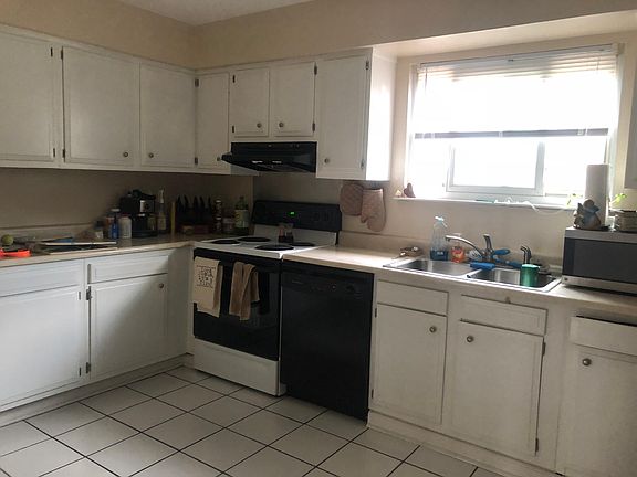 4th image of 4498 Steeplechase Dr
